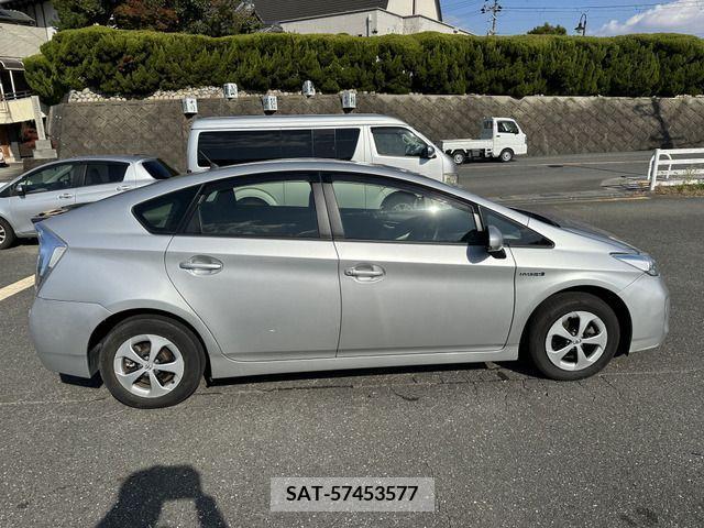 Toyota PRIUS 2014-01 204498-3