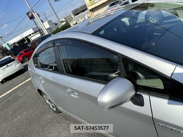 Toyota PRIUS 2014-01 204498-12