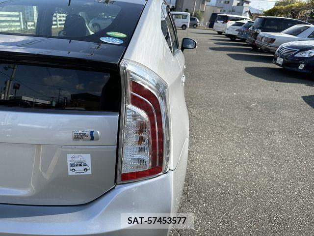 Toyota PRIUS 2014-01 204498-15