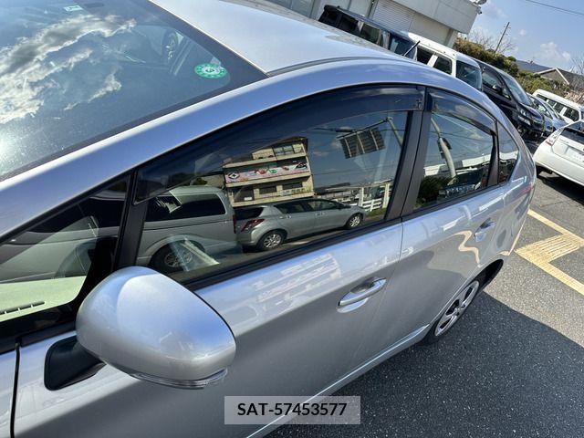 Toyota PRIUS 2014-01 204498-13