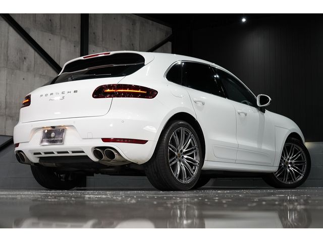 Porsche MACAN 2015-06 11671-5