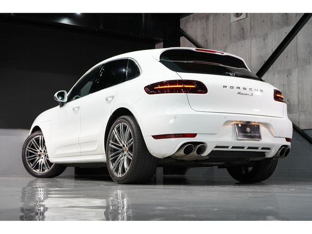 Porsche MACAN 2015-06 11671-3
