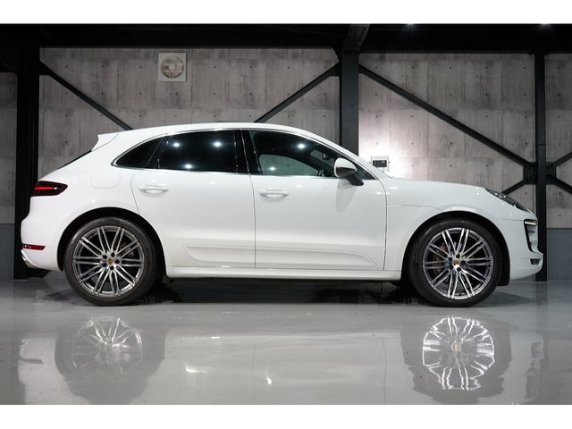 Porsche MACAN 2015-06 11671-6