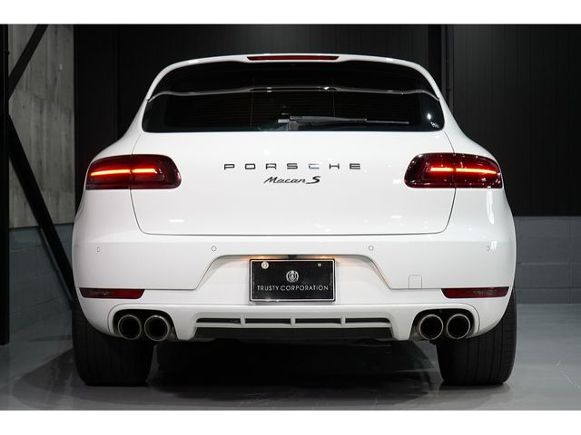 Porsche MACAN 2015-06 11671-4