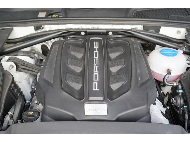 Porsche MACAN 2015-06 11671-21