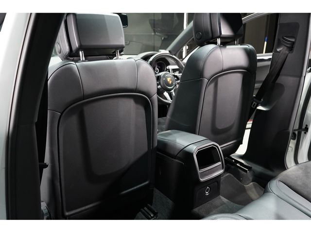 Porsche MACAN 2015-06 11671-17