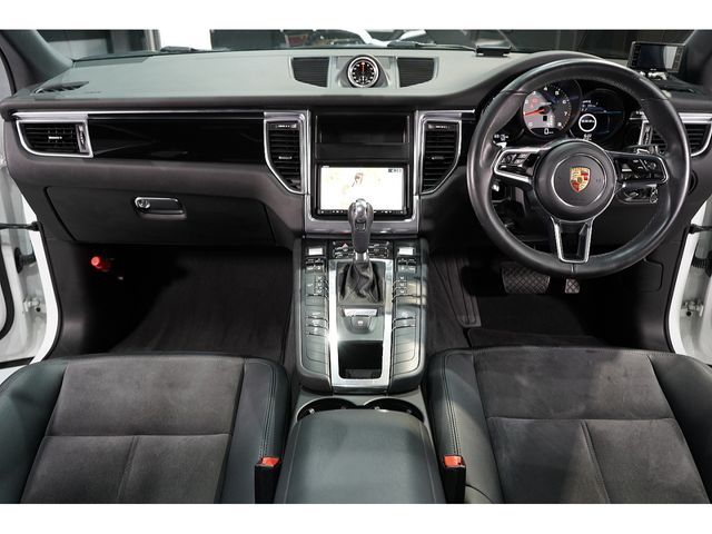 Porsche MACAN 2015-06 11671-9