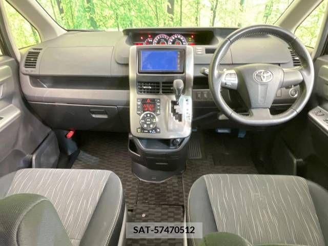 Toyota VOXY 2012-02 340692-1