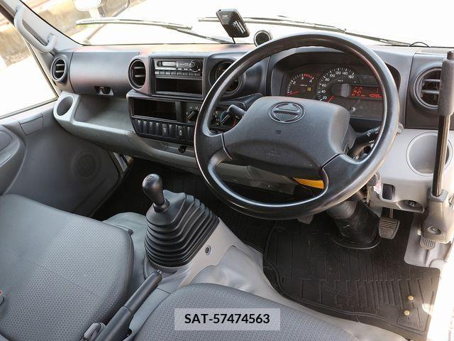 Hino DUTRO 2017-01 238976-2