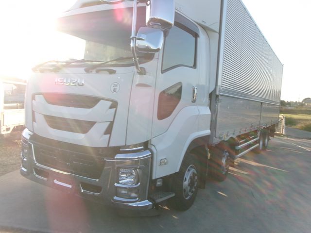 Isuzu GIGA 2017-07 12489-11