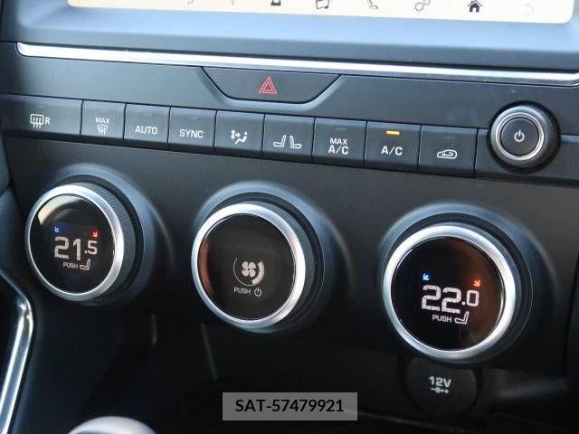 Jaguar E-PACE 2018-09 234153-10