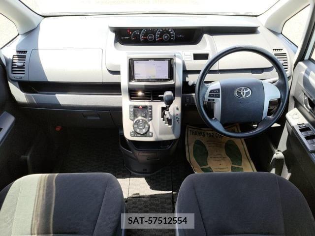 Toyota VOXY 2011-08 289178-2