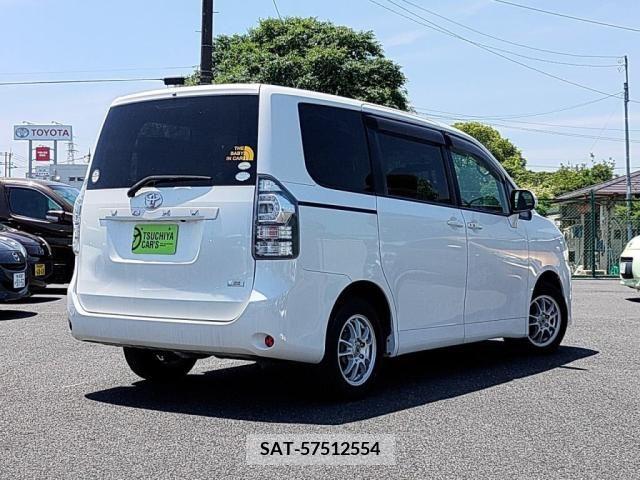 Toyota VOXY 2011-08 289178-1
