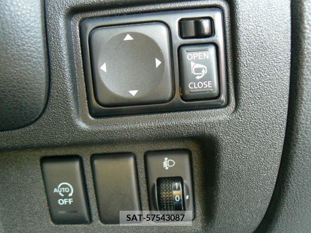Nissan LATIO 2014-01 275031-11