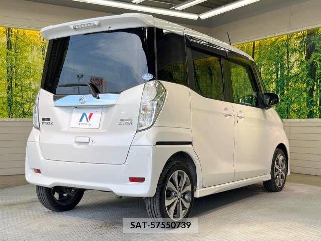 Nissan ROOX 2015-03 323772-17