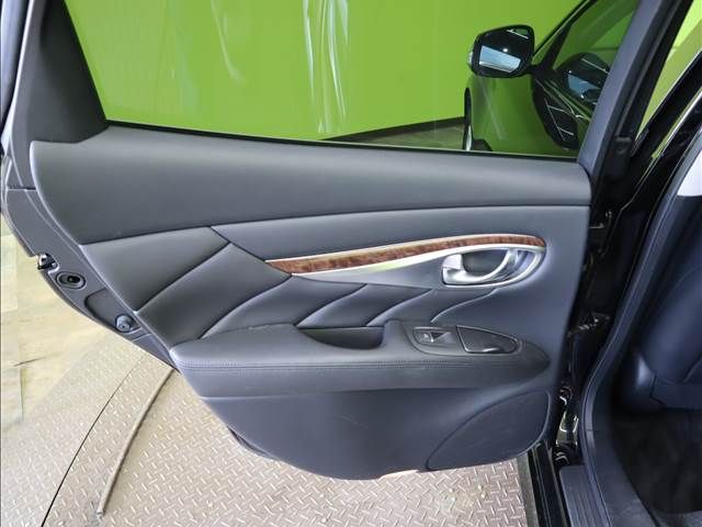 Nissan FUGA 2015-11 788-27