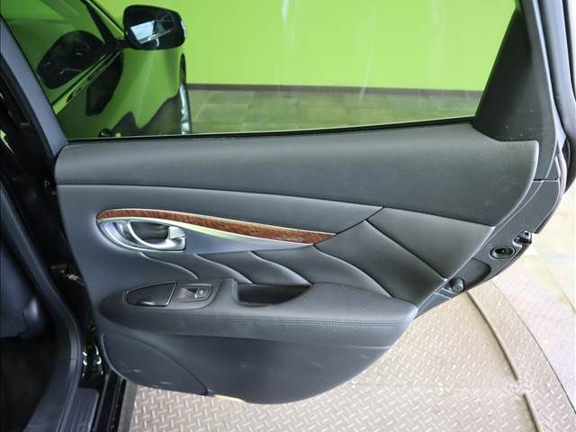 Nissan FUGA 2015-11 788-23