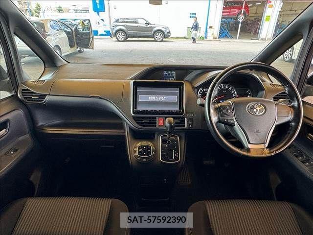 Toyota VOXY 2014-06 321396-1