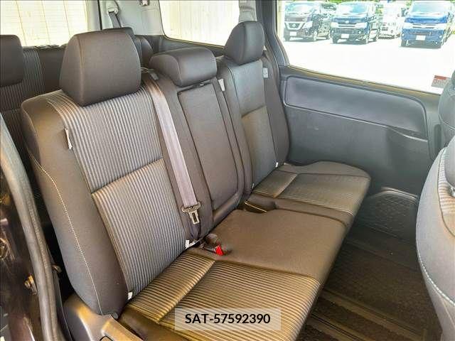 Toyota VOXY 2014-06 321396-7