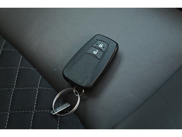 Toyota C-HR 2020-08 195513-24