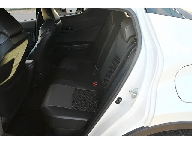 Toyota C-HR 2020-08 195513-16