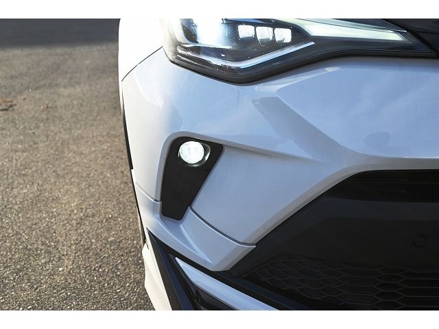 Toyota C-HR 2020-08 195513-18