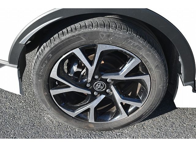 Toyota C-HR 2020-08 195513-10