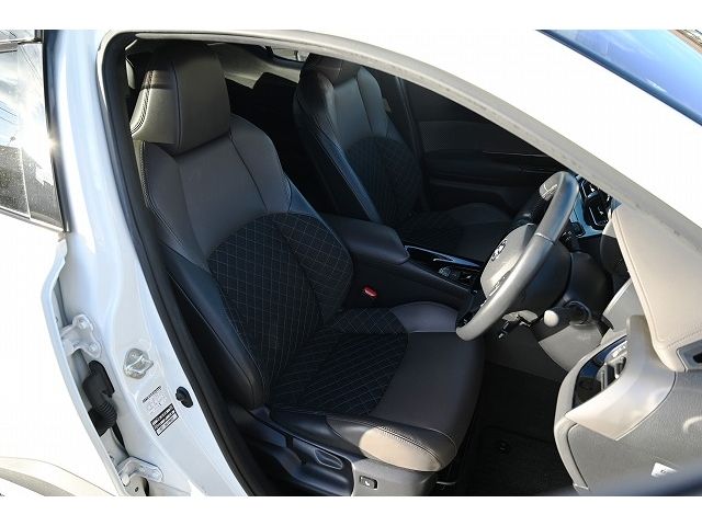Toyota C-HR 2020-08 195513-11