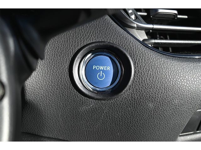 Toyota C-HR 2020-08 195513-20