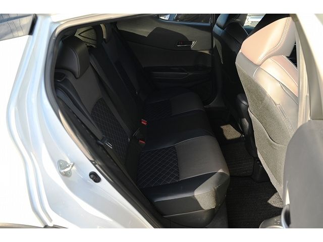 Toyota C-HR 2020-08 195513-12