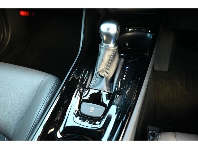 Toyota C-HR 2020-08 195513-23
