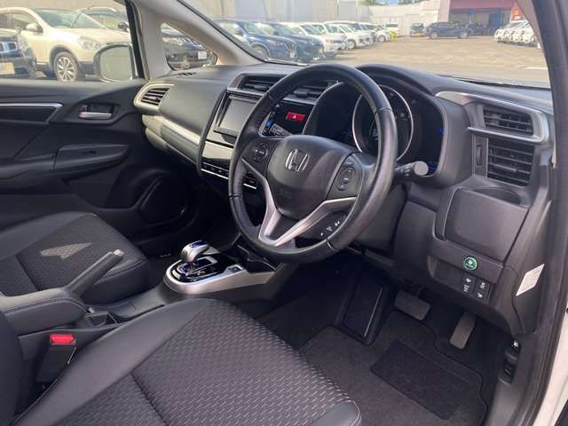 Honda FIT HYBRID 2017-02 183342-3
