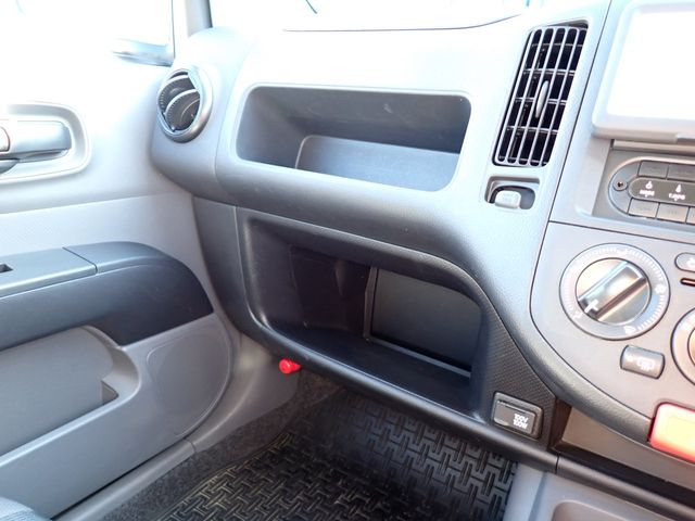 Nissan AD VAN 2016-09 11828-9