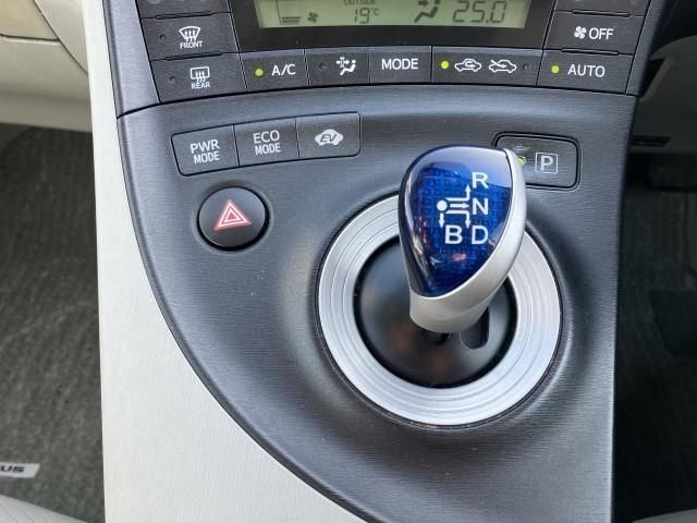 Toyota PRIUS 2011-10 14177-15