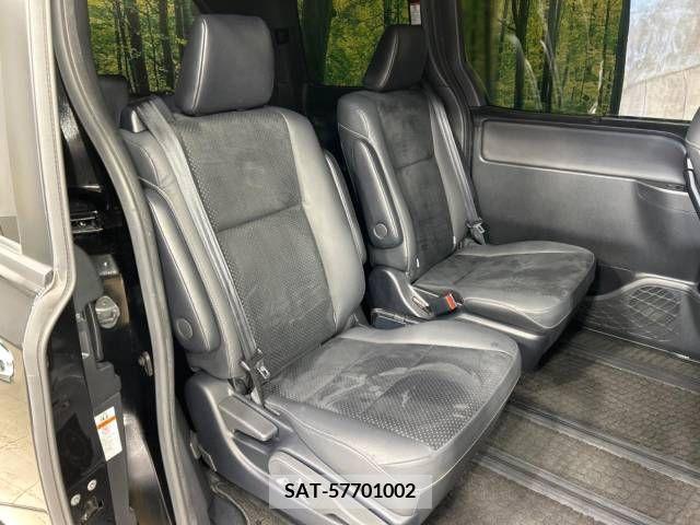 Toyota VOXY 2021-04 370449-8