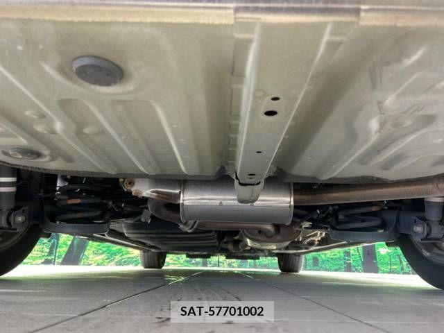 Toyota VOXY 2021-04 370449-19