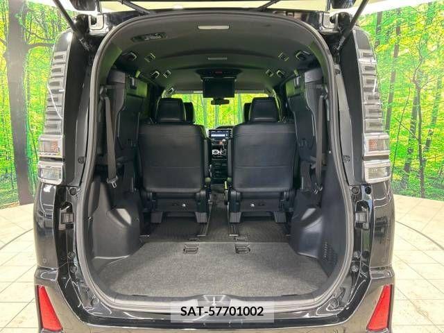 Toyota VOXY 2021-04 370449-10