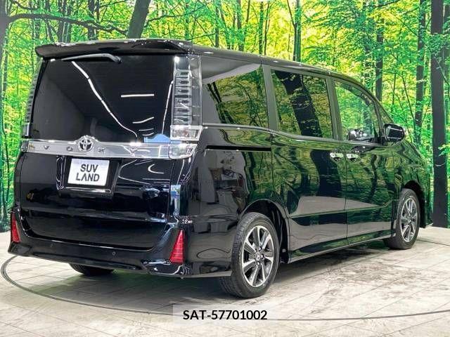 Toyota VOXY 2021-04 370449-17