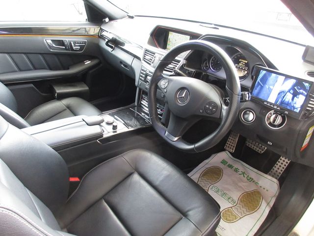 Mercedes Benz E-CLASS 2011-10 22009-6