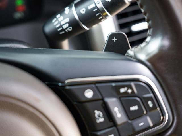 Jaguar XF 2018-12 192961-11