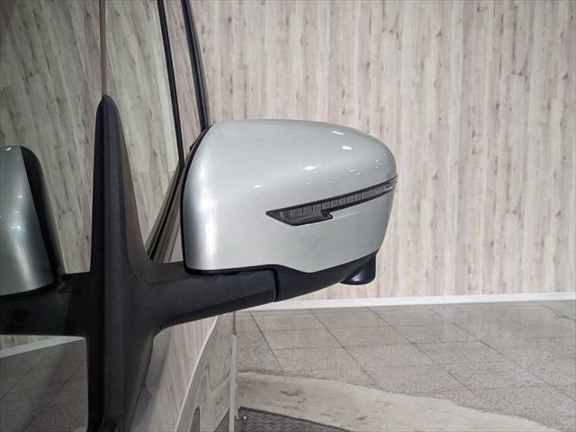 Nissan SERENA 2018-10 182962-12