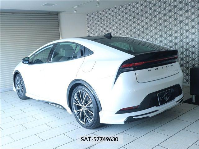 Toyota PRIUS 2023-03 332918-1