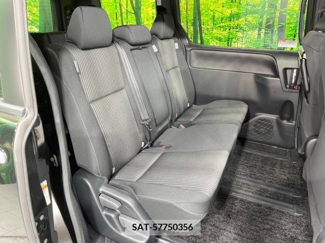 Toyota VOXY 2019-12 213903-8
