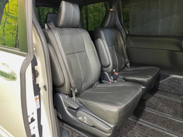 Toyota VOXY 2020-07 187344-11