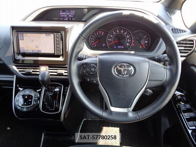 Toyota VOXY 2021-11 321689-1