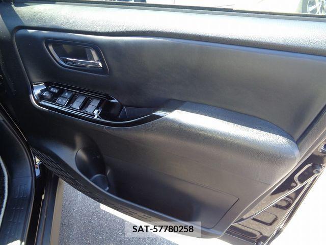 Toyota VOXY 2021-11 321689-18