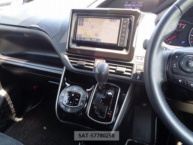 Toyota VOXY 2021-11 321689-13