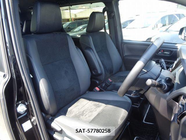 Toyota VOXY 2021-11 321689-3