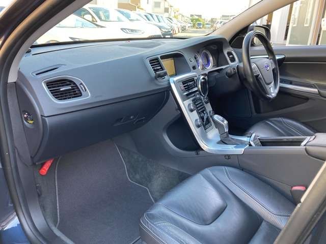 Volvo S60 2012-10 196795-19
