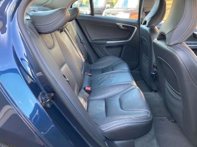 Volvo S60 2012-10 196795-20